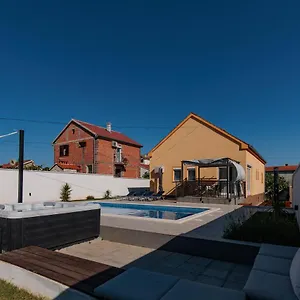 Villa Family And Friends Private Heated Pool With Jacuzzi, Zadar