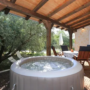 Villa Hacienda Mia With Yacuzzi And Free Parking, Zadar